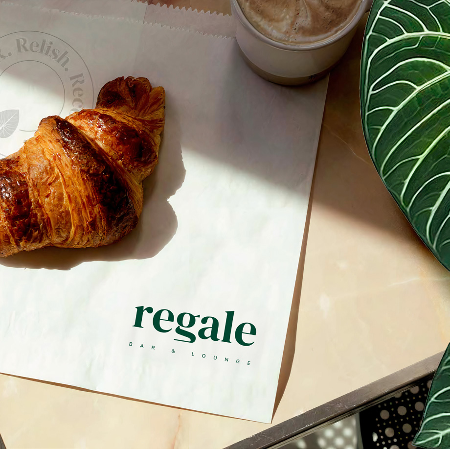 Croissant and coffee with Regale takeaway packaging